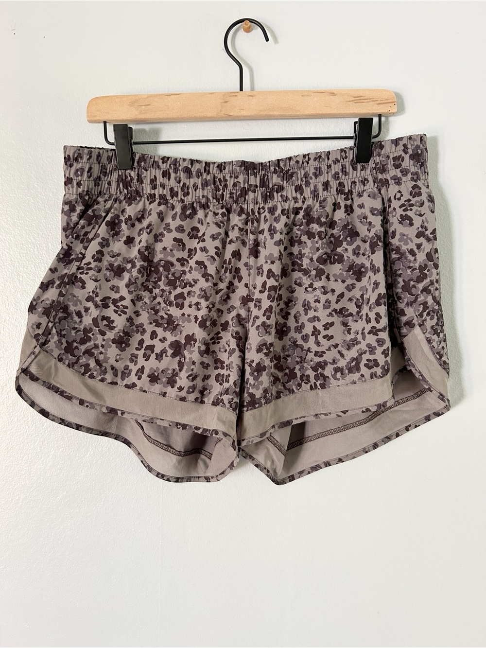 Athleta mesh racer run short gray abstract floral print